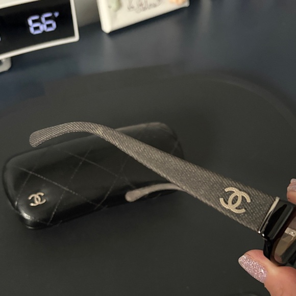 CHANEL Black Rectangular Eyeglasses with Quilted Case and CC Logo - Picture 4 of 9